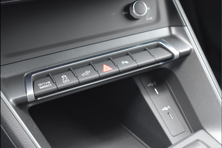 Audi Q3 Sportback 45 TFSI e S-Line 245 Pk Black Ed Navi Camera ACC Leder Matrix 20 Inch