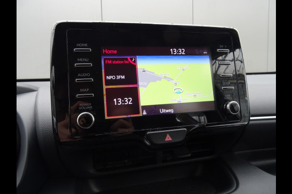 Toyota Yaris 1.5 Hybrid Dynamic * LED * CAMERA * NAVIGATIE !! Toyota Yaris 1.5 Hybrid Dynamic * LED * CAMERA * NAVIGATIE !!
