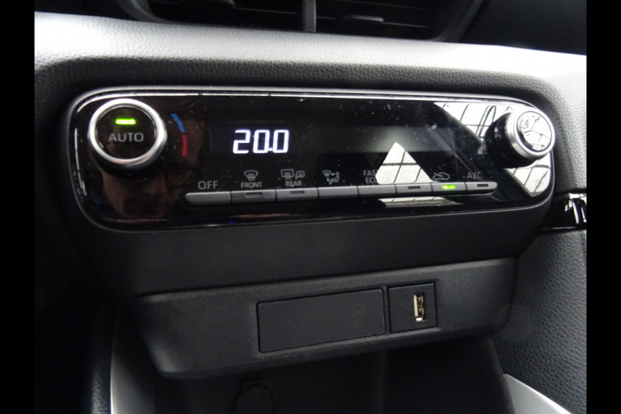 Toyota Yaris 1.5 Hybrid Dynamic * LED * CAMERA * NAVIGATIE !! Toyota Yaris 1.5 Hybrid Dynamic * LED * CAMERA * NAVIGATIE !!