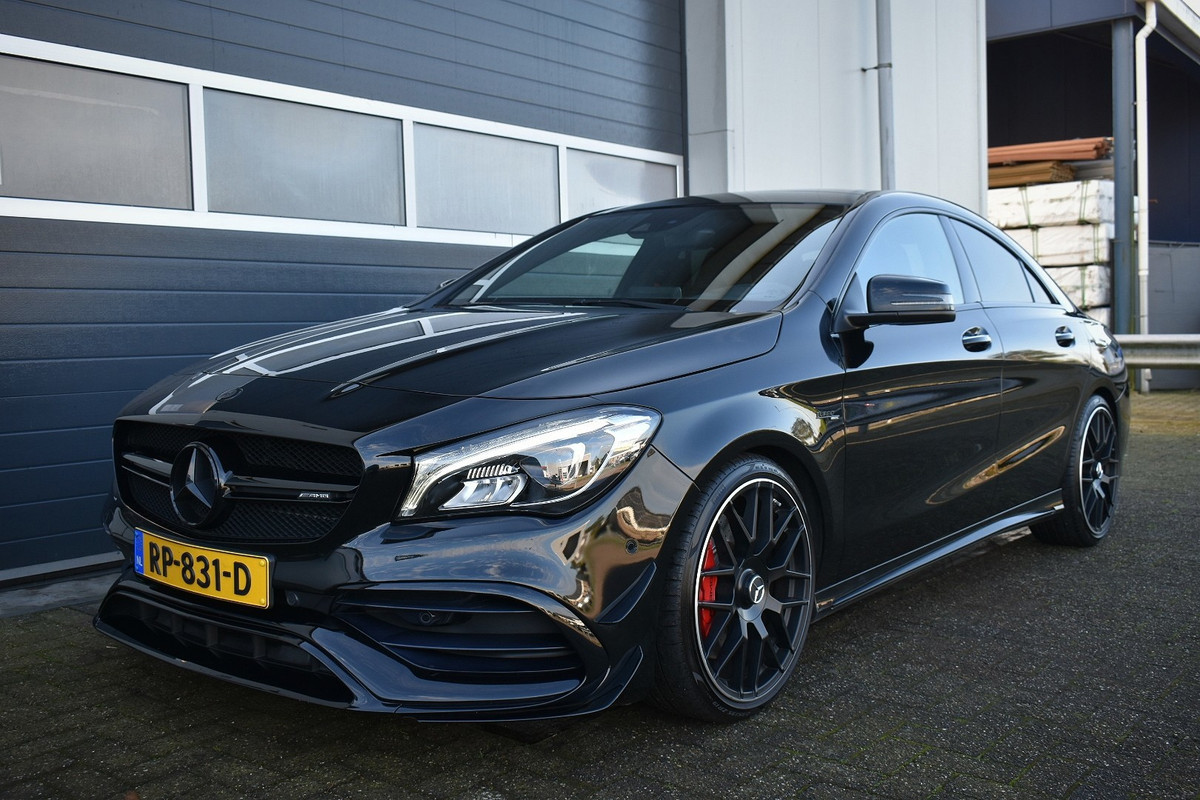 Mercedes-Benz CLA-Klasse AMG 45 4MATIC Mercedes-Benz CLA-Klasse AMG 45 4MATIC