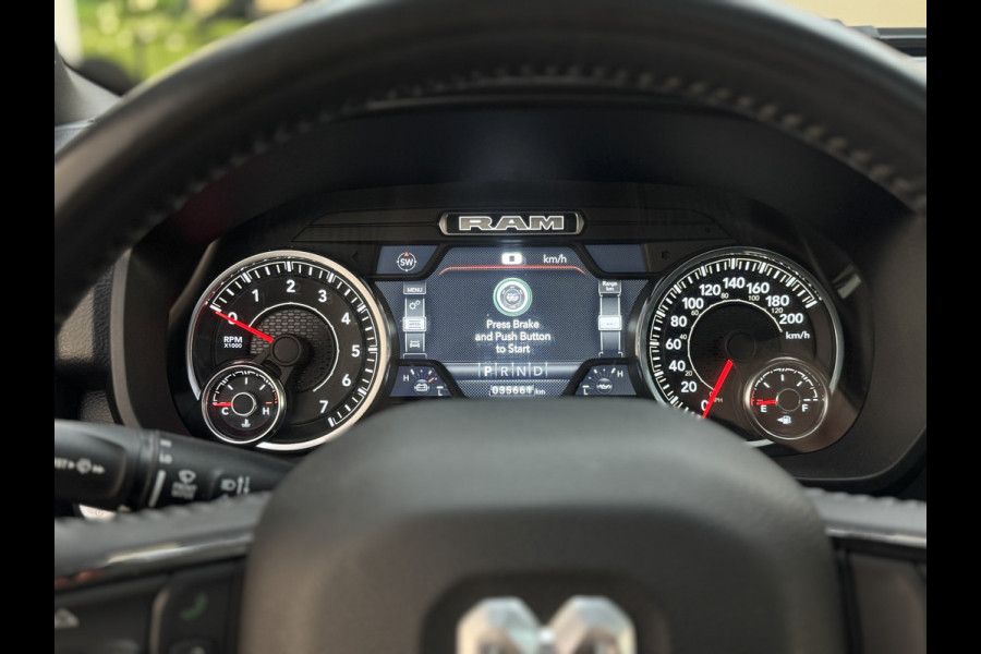 RAM 1500 5.7 V8 4x4 BTS 6 ZITS!