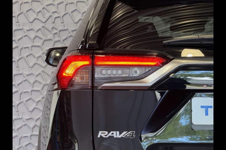 Toyota RAV4 2.5 Hybrid LED LEER CAMERA ELEK.KLEP NAVI CAMERA 18''LMV ADAP.CRUISE ELEK.STOEL STUUR STOELVERW ✅2025✅