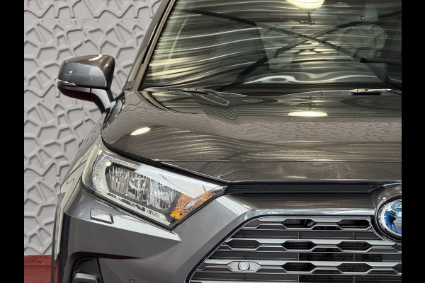 Toyota RAV4 2.5 Hybrid LED LEER CAMERA ELEK.KLEP NAVI CAMERA 18''LMV ADAP.CRUISE ELEK.STOEL STUUR STOELVERW ✅2025✅