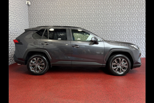 Toyota RAV4 2.5 Hybrid LED LEER CAMERA ELEK.KLEP NAVI CAMERA 18''LMV ADAP.CRUISE ELEK.STOEL STUUR STOELVERW ✅2025✅