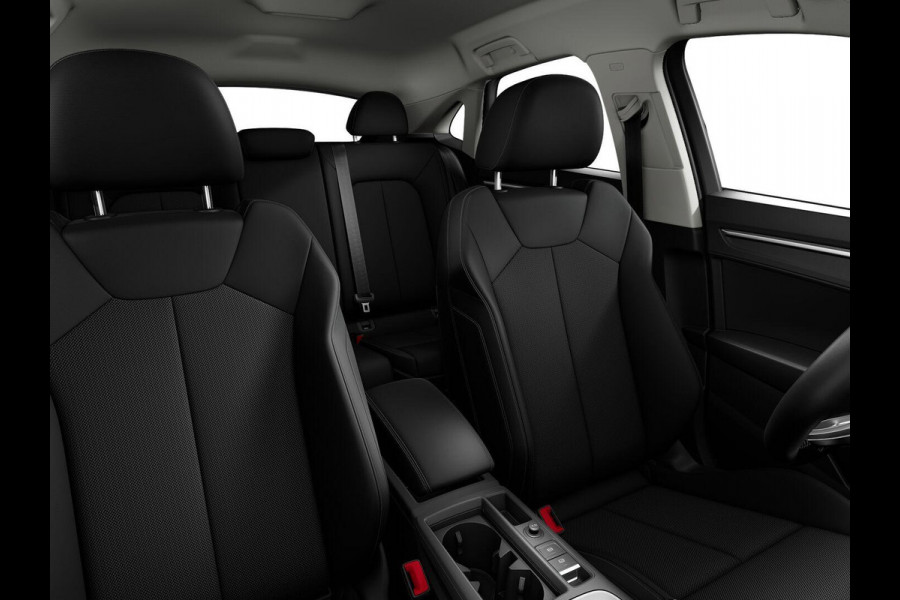 Audi Q3 Sportback 45 TFSI e Business Edition 245pk | Navigatie | Sportstoelen | 18 inch Lichtmetalen velgen  | Parkeersensoren voor en achter