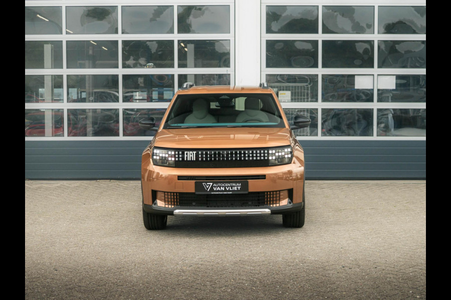 Fiat Grande Panda La Prima 7,4 kW 44 kWh | Uit voorraad leverbaar | Clima | Cruise | Camera | Apple Carplay | 17" | Navi Fiat Grande Panda La Prima 7,4 kW 44 kWh | Uit voorraad leverbaar | Clima | Cruise | Camera | Apple Carplay | 17" | Navi