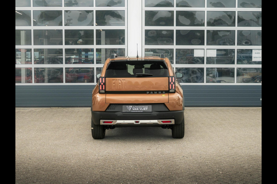 Fiat Grande Panda La Prima 7,4 kW 44 kWh | Uit voorraad leverbaar | Clima | Cruise | Camera | Apple Carplay | 17" | Navi Fiat Grande Panda La Prima 7,4 kW 44 kWh | Uit voorraad leverbaar | Clima | Cruise | Camera | Apple Carplay | 17" | Navi