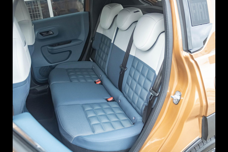 Fiat Grande Panda La Prima 7,4 kW 44 kWh | Uit voorraad leverbaar | Clima | Cruise | Camera | Apple Carplay | 17" | Navi Fiat Grande Panda La Prima 7,4 kW 44 kWh | Uit voorraad leverbaar | Clima | Cruise | Camera | Apple Carplay | 17" | Navi