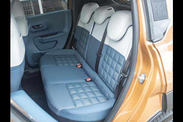 Fiat Grande Panda La Prima 7,4 kW 44 kWh | Uit voorraad leverbaar | Clima | Cruise | Camera | Apple Carplay | 17" | Navi Fiat Grande Panda La Prima 7,4 kW 44 kWh | Uit voorraad leverbaar | Clima | Cruise | Camera | Apple Carplay | 17" | Navi