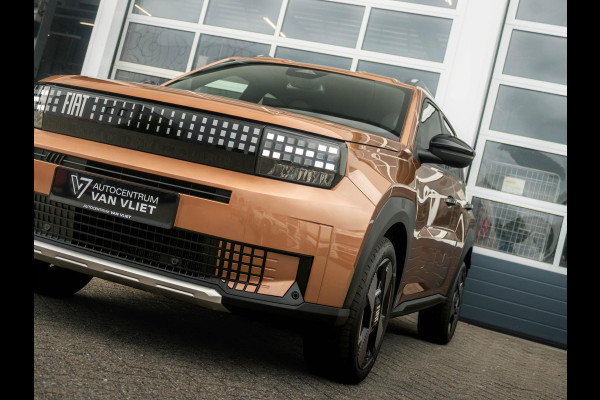 Fiat Grande Panda La Prima 7,4 kW 44 kWh | Uit voorraad leverbaar | Clima | Cruise | Camera | Apple Carplay | 17" | Navi Fiat Grande Panda La Prima 7,4 kW 44 kWh | Uit voorraad leverbaar | Clima | Cruise | Camera | Apple Carplay | 17" | Navi