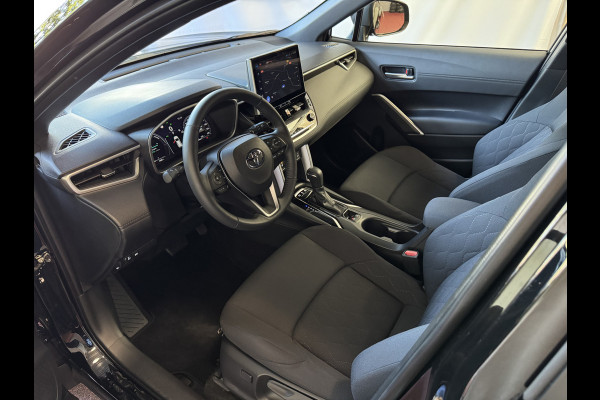 Toyota Corolla Cross HYBRID 140 2025 STYLE STOEL/STUUR VERW. ELEK.KLEP LED KEYLESS CARPLAY NAVI CAMERA ADAP CRUISE PDC Toyota Corolla Cross HYBRID 140 2025 STYLE STOEL/STUUR VERW. ELEK.KLEP LED KEYLESS CARPLAY NAVI CAMERA ADAP CRUISE PDC