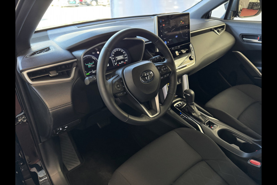 Toyota Corolla Cross HYBRID 140 2025 STYLE STOEL/STUUR VERW. ELEK.KLEP LED KEYLESS CARPLAY NAVI CAMERA ADAP CRUISE PDC Toyota Corolla Cross HYBRID 140 2025 STYLE STOEL/STUUR VERW. ELEK.KLEP LED KEYLESS CARPLAY NAVI CAMERA ADAP CRUISE PDC