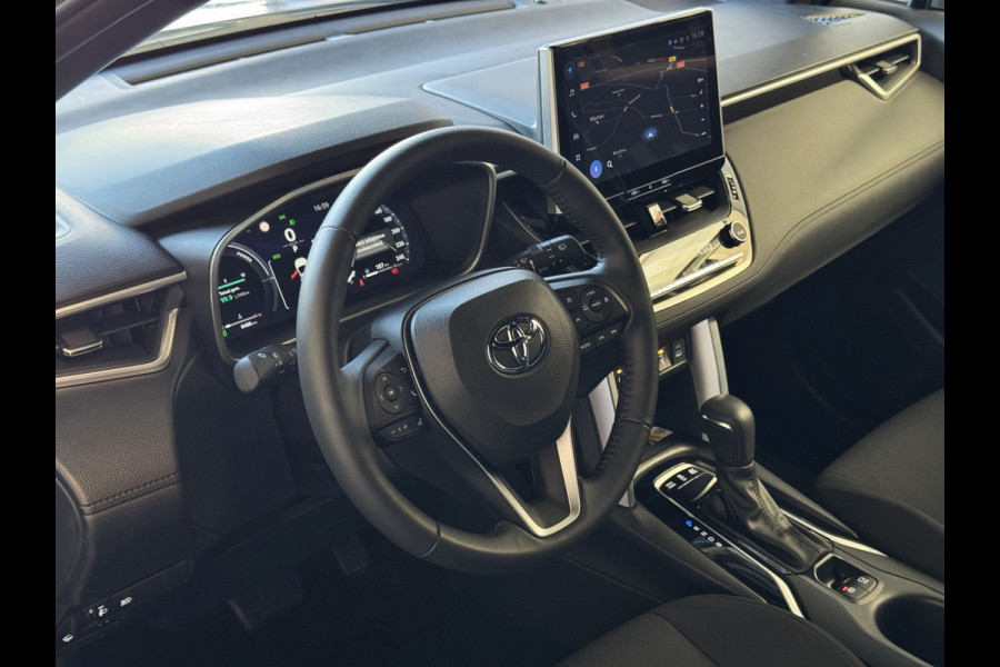 Toyota Corolla Cross HYBRID 140 2025 STYLE STOEL/STUUR VERW. ELEK.KLEP LED KEYLESS CARPLAY NAVI CAMERA ADAP CRUISE PDC Toyota Corolla Cross HYBRID 140 2025 STYLE STOEL/STUUR VERW. ELEK.KLEP LED KEYLESS CARPLAY NAVI CAMERA ADAP CRUISE PDC