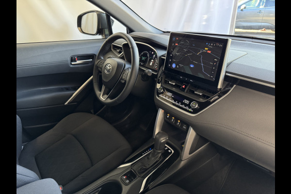 Toyota Corolla Cross HYBRID 140 2025 STYLE STOEL/STUUR VERW. ELEK.KLEP LED KEYLESS CARPLAY NAVI CAMERA ADAP CRUISE PDC Toyota Corolla Cross HYBRID 140 2025 STYLE STOEL/STUUR VERW. ELEK.KLEP LED KEYLESS CARPLAY NAVI CAMERA ADAP CRUISE PDC