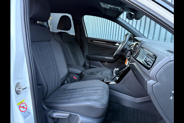 Volkswagen T-Roc 1.5 TSI R-Line Business | Standkachel | Trekhaak afnb. | IQ Light | Camera | Prijs Rijklaar!! Volkswagen T-Roc 1.5 TSI R-Line Business | Standkachel | Trekhaak afnb. | IQ Light | Camera | Prijs Rijklaar!!