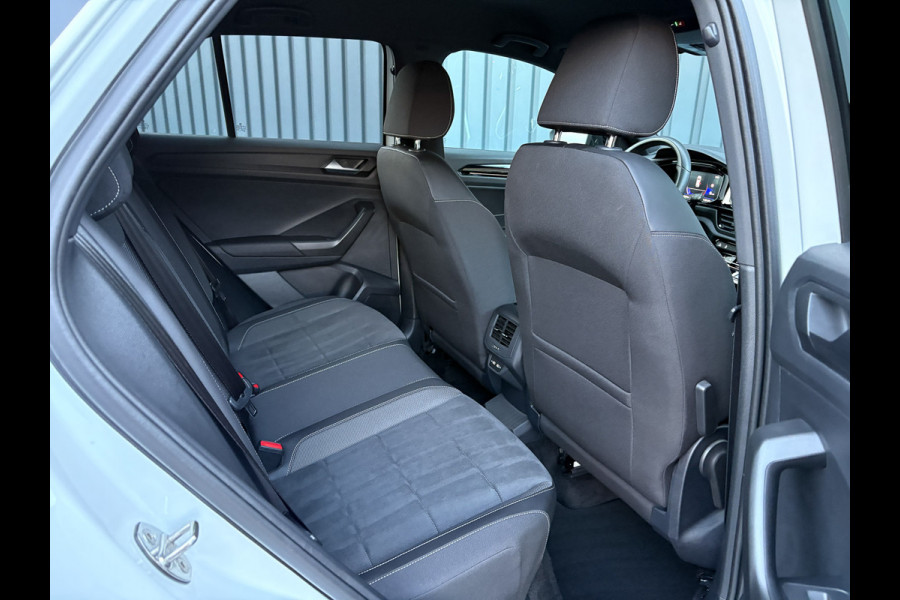 Volkswagen T-Roc 1.5 TSI R-Line Business | Standkachel | Trekhaak afnb. | IQ Light | Camera | Prijs Rijklaar!! Volkswagen T-Roc 1.5 TSI R-Line Business | Standkachel | Trekhaak afnb. | IQ Light | Camera | Prijs Rijklaar!!