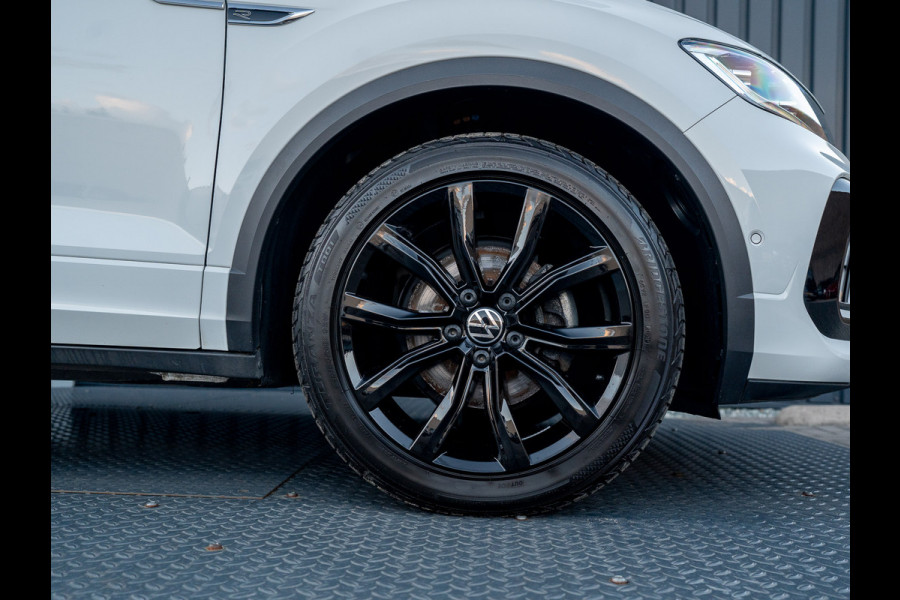 Volkswagen T-Roc 1.5 TSI R-Line Business | Standkachel | Trekhaak afnb. | IQ Light | Camera | Prijs Rijklaar!! Volkswagen T-Roc 1.5 TSI R-Line Business | Standkachel | Trekhaak afnb. | IQ Light | Camera | Prijs Rijklaar!!