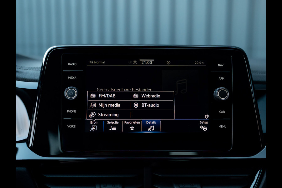 Volkswagen T-Roc 1.5 TSI R-Line Business | Standkachel | Trekhaak afnb. | IQ Light | Camera | Prijs Rijklaar!! Volkswagen T-Roc 1.5 TSI R-Line Business | Standkachel | Trekhaak afnb. | IQ Light | Camera | Prijs Rijklaar!!
