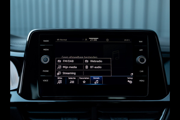Volkswagen T-Roc 1.5 TSI R-Line Business | Standkachel | Trekhaak afnb. | IQ Light | Camera | Prijs Rijklaar!! Volkswagen T-Roc 1.5 TSI R-Line Business | Standkachel | Trekhaak afnb. | IQ Light | Camera | Prijs Rijklaar!!