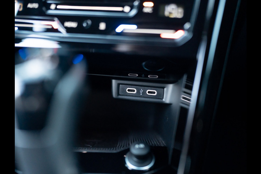 Volkswagen T-Roc 1.5 TSI R-Line Business | Standkachel | Trekhaak afnb. | IQ Light | Camera | Prijs Rijklaar!! Volkswagen T-Roc 1.5 TSI R-Line Business | Standkachel | Trekhaak afnb. | IQ Light | Camera | Prijs Rijklaar!!