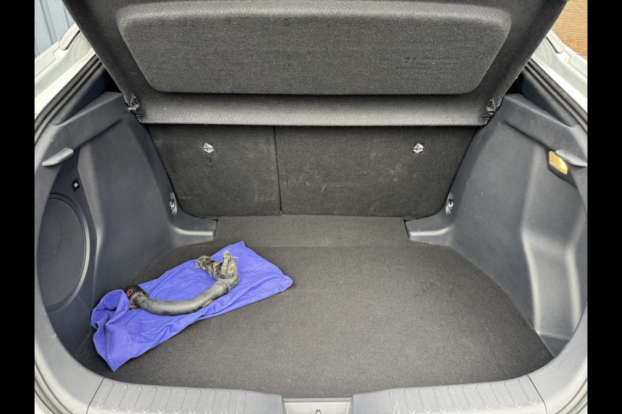 Toyota C-HR 1.8 Hybrid 140 Executive / Bi tone | Afnm. Trekhaak | JBL | Rijklaar!!! Toyota C-HR 1.8 Hybrid 140 Executive / Bi tone | Afnm. Trekhaak | JBL | Rijklaar!!!