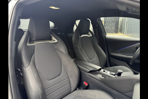 Toyota C-HR 1.8 Hybrid 140 Executive / Bi tone | Afnm. Trekhaak | JBL | Rijklaar!!! Toyota C-HR 1.8 Hybrid 140 Executive / Bi tone | Afnm. Trekhaak | JBL | Rijklaar!!!