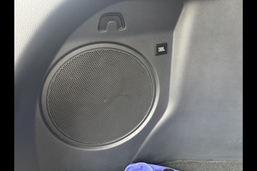 Toyota C-HR 1.8 Hybrid 140 Executive / Bi tone | Afnm. Trekhaak | JBL | Rijklaar!!! Toyota C-HR 1.8 Hybrid 140 Executive / Bi tone | Afnm. Trekhaak | JBL | Rijklaar!!!