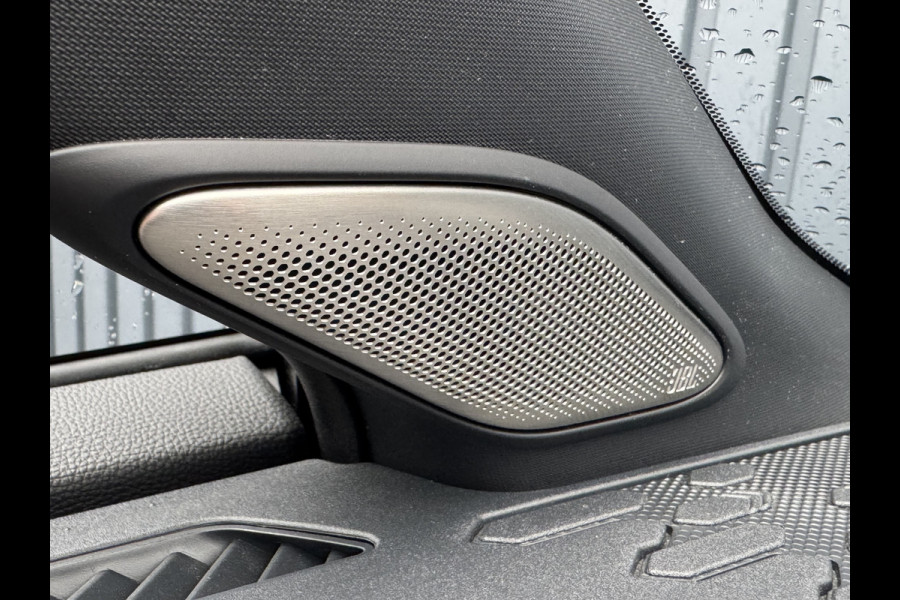 Toyota C-HR 1.8 Hybrid 140 Executive / Bi tone | Afnm. Trekhaak | JBL | Rijklaar!!! Toyota C-HR 1.8 Hybrid 140 Executive / Bi tone | Afnm. Trekhaak | JBL | Rijklaar!!!