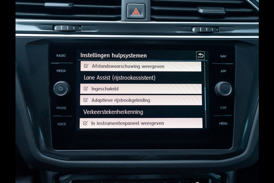 Volkswagen Tiguan 1.4 TSI 4Motion Highline | 1e eigenaar | Panodak | Camera | Keyless | LED | Elk. A-klep | Prijs Rijklaar!!