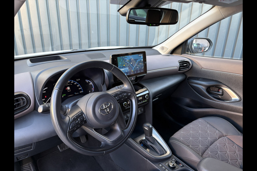 Toyota Yaris Cross 1.5 Hybrid Executive Bi-Tone | Head Up | BSM | Camera | Trekhaak afnb. | Stoelverw. | Keyless | Prijs Rijklaar!! Toyota Yaris Cross 1.5 Hybrid Executive Bi-Tone | Head Up | BSM | Camera | Trekhaak afnb. | Stoelverw. | Keyless | Prijs Rijklaar!!