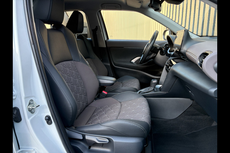 Toyota Yaris Cross 1.5 Hybrid Executive Bi-Tone | Head Up | BSM | Camera | Trekhaak afnb. | Stoelverw. | Keyless | Prijs Rijklaar!! Toyota Yaris Cross 1.5 Hybrid Executive Bi-Tone | Head Up | BSM | Camera | Trekhaak afnb. | Stoelverw. | Keyless | Prijs Rijklaar!!