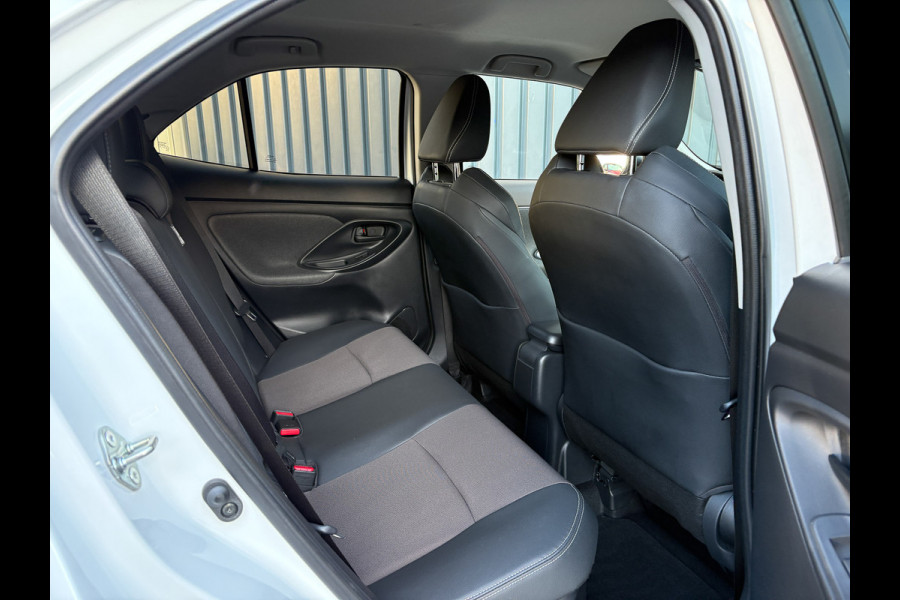 Toyota Yaris Cross 1.5 Hybrid Executive Bi-Tone | Head Up | BSM | Camera | Trekhaak afnb. | Stoelverw. | Keyless | Prijs Rijklaar!! Toyota Yaris Cross 1.5 Hybrid Executive Bi-Tone | Head Up | BSM | Camera | Trekhaak afnb. | Stoelverw. | Keyless | Prijs Rijklaar!!