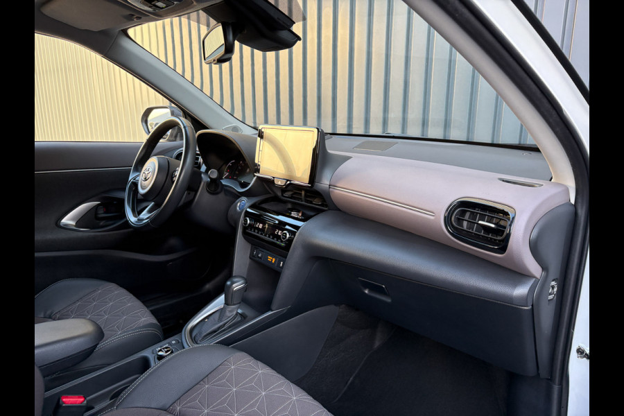 Toyota Yaris Cross 1.5 Hybrid Executive Bi-Tone | Head Up | BSM | Camera | Trekhaak afnb. | Stoelverw. | Keyless | Prijs Rijklaar!! Toyota Yaris Cross 1.5 Hybrid Executive Bi-Tone | Head Up | BSM | Camera | Trekhaak afnb. | Stoelverw. | Keyless | Prijs Rijklaar!!