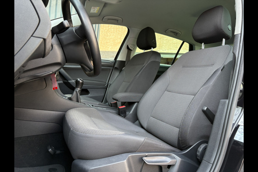 Volkswagen Golf 1.5 TSI 130Pk Comfortline Business | Adapt. Cr. | Climate Control | Parkeersensoren V&A | Prijs Rijklaar!! Volkswagen Golf 1.5 TSI 130Pk Comfortline Business | Adapt. Cr. | Climate Control | Parkeersensoren V&A | Prijs Rijklaar!!