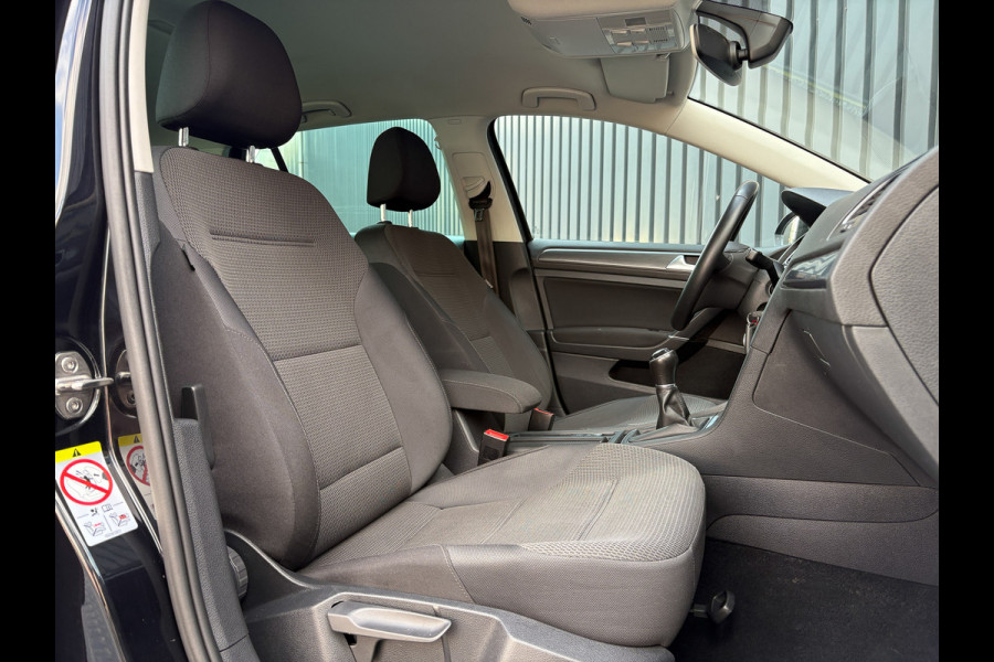 Volkswagen Golf 1.5 TSI 130Pk Comfortline Business | Adapt. Cr. | Climate Control | Parkeersensoren V&A | Prijs Rijklaar!! Volkswagen Golf 1.5 TSI 130Pk Comfortline Business | Adapt. Cr. | Climate Control | Parkeersensoren V&A | Prijs Rijklaar!!