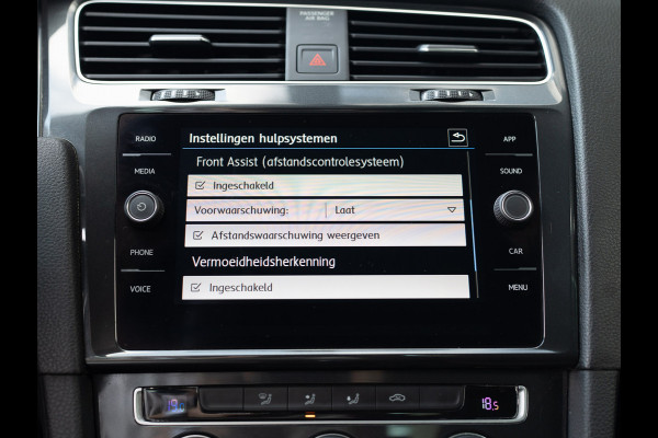 Volkswagen Golf 1.5 TSI 130Pk Comfortline Business | Adapt. Cr. | Climate Control | Parkeersensoren V&A | Prijs Rijklaar!! Volkswagen Golf 1.5 TSI 130Pk Comfortline Business | Adapt. Cr. | Climate Control | Parkeersensoren V&A | Prijs Rijklaar!!