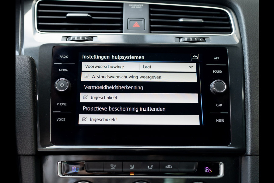 Volkswagen Golf 1.5 TSI 130Pk Comfortline Business | Adapt. Cr. | Climate Control | Parkeersensoren V&A | Prijs Rijklaar!! Volkswagen Golf 1.5 TSI 130Pk Comfortline Business | Adapt. Cr. | Climate Control | Parkeersensoren V&A | Prijs Rijklaar!!