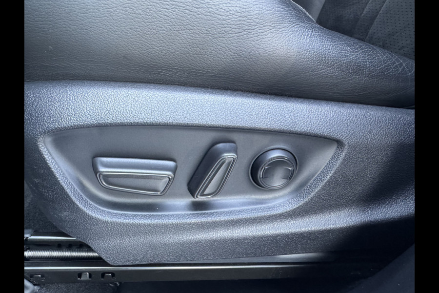 Toyota C-HR 2.0 Hybrid Executive / Bi tone | Leer/alcantara | JBL | LED | BSM | Rijklaar!!!