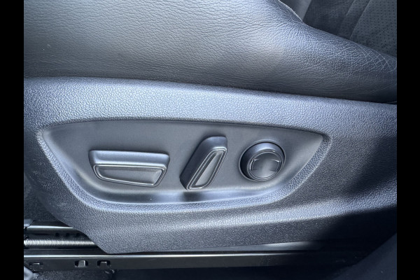 Toyota C-HR 2.0 Hybrid Executive / Bi tone | Leer/alcantara | JBL | LED | BSM | Rijklaar!!!