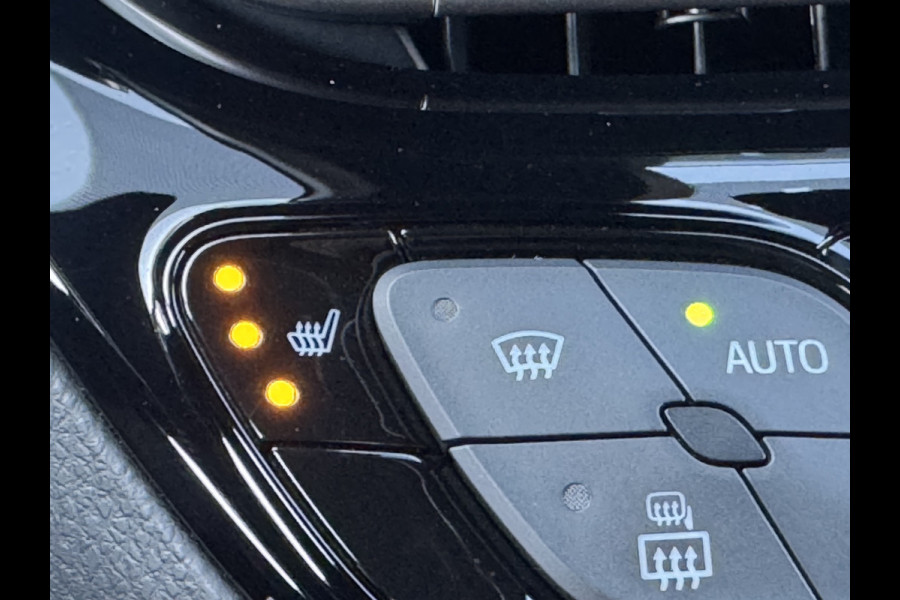Toyota C-HR 2.0 Hybrid Executive / Bi tone | Leer/alcantara | JBL | LED | BSM | Rijklaar!!!