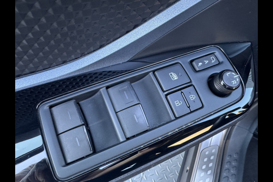 Toyota C-HR 2.0 Hybrid Executive / Bi tone | Leer/alcantara | JBL | LED | BSM | Rijklaar!!!