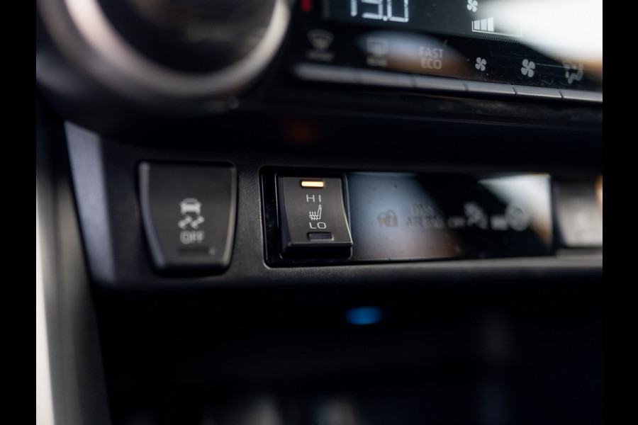 Toyota RAV4 2.5 Hybrid AWD Style/ Bi-Tone | Stoel & Stuur verw. | 19'' | Camera | Elk A-klep | Keyless | Prijs Rijklaar!!