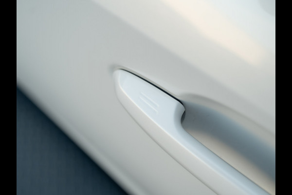 Toyota RAV4 2.5 Hybrid AWD Style/ Bi-Tone | Stoel & Stuur verw. | 19'' | Camera | Elk A-klep | Keyless | Prijs Rijklaar!!