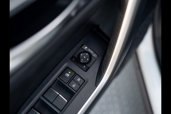 Toyota RAV4 2.5 Hybrid AWD Style/ Bi-Tone | Stoel & Stuur verw. | 19'' | Camera | Elk A-klep | Keyless | Prijs Rijklaar!!