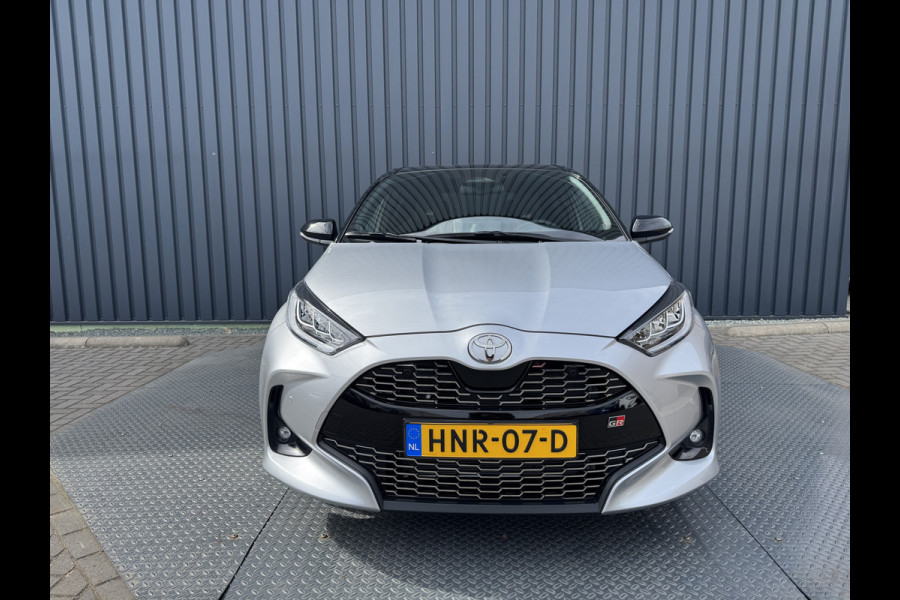 Toyota Yaris 1.5 Hybrid 130 GR Sport / Bi tone | 7.200 km | 1ste particuliere eigenaar | Rijklaar!! Toyota Yaris 1.5 Hybrid 130 GR Sport / Bi tone | 7.200 km | 1ste particuliere eigenaar | Rijklaar!!