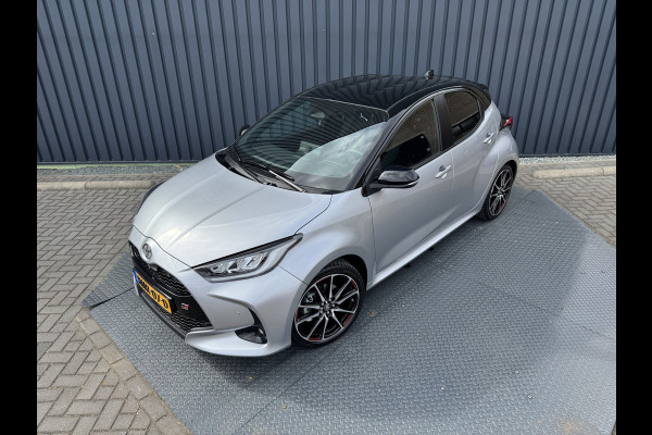 Toyota Yaris 1.5 Hybrid 130 GR Sport / Bi tone | 7.200 km | 1ste particuliere eigenaar | Rijklaar!! Toyota Yaris 1.5 Hybrid 130 GR Sport / Bi tone | 7.200 km | 1ste particuliere eigenaar | Rijklaar!!