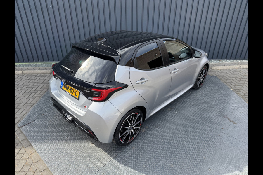 Toyota Yaris 1.5 Hybrid 130 GR Sport / Bi tone | 7.200 km | 1ste particuliere eigenaar | Rijklaar!! Toyota Yaris 1.5 Hybrid 130 GR Sport / Bi tone | 7.200 km | 1ste particuliere eigenaar | Rijklaar!!
