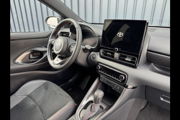 Toyota Yaris 1.5 Hybrid 130 GR Sport / Bi tone | 7.200 km | 1ste particuliere eigenaar | Rijklaar!! Toyota Yaris 1.5 Hybrid 130 GR Sport / Bi tone | 7.200 km | 1ste particuliere eigenaar | Rijklaar!!