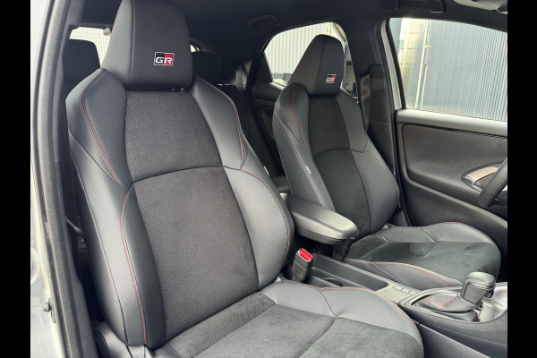 Toyota Yaris 1.5 Hybrid 130 GR Sport / Bi tone | 7.200 km | 1ste particuliere eigenaar | Rijklaar!! Toyota Yaris 1.5 Hybrid 130 GR Sport / Bi tone | 7.200 km | 1ste particuliere eigenaar | Rijklaar!!