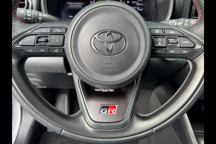 Toyota Yaris 1.5 Hybrid 130 GR Sport / Bi tone | 7.200 km | 1ste particuliere eigenaar | Rijklaar!! Toyota Yaris 1.5 Hybrid 130 GR Sport / Bi tone | 7.200 km | 1ste particuliere eigenaar | Rijklaar!!